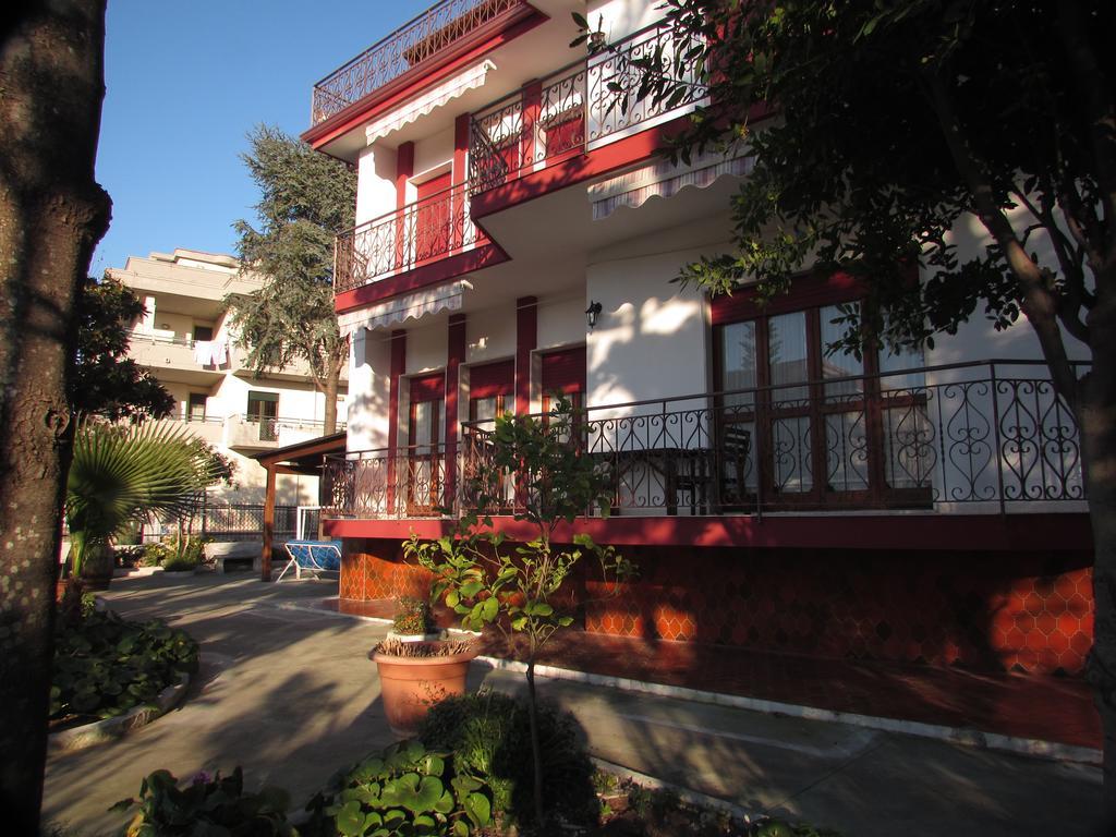 Villa Claudianna Bed & Bike 帕埃斯图姆 外观 照片